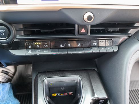 Certified 2025 Toyota Crown Signia Limited w/ Advanced Technology Package image 23