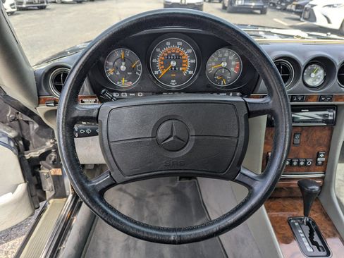 Used 1987 Mercedes-Benz 560 SL image 15