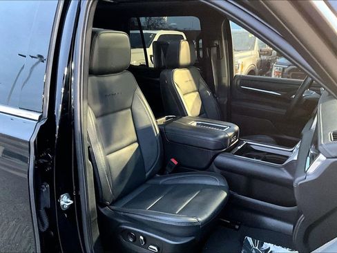 Used 2023 GMC Yukon Denali image 7