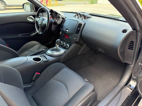 Used 2015 Nissan 370Z Coupe RWD image 16