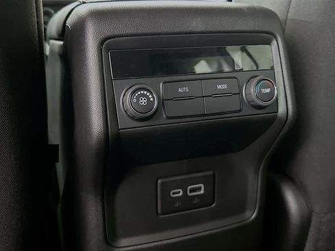 Used 2023 GMC Acadia SLE FWD image 13