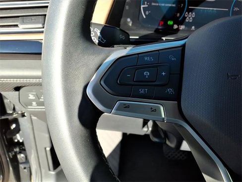 Certified 2025 Volkswagen Atlas SE image 17