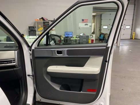 Used 2025 Hyundai Santa Fe SEL AWD/4WD image 30