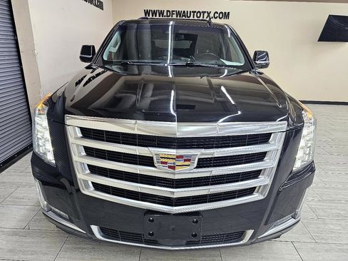Used 2017 Cadillac Escalade ESV Premium Luxury image 3