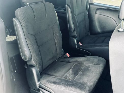 Used 2018 Dodge Grand Caravan SE FWD image 24