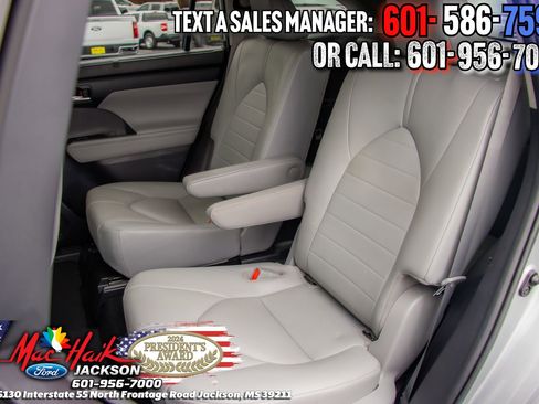 Used 2020 Toyota Highlander XLE FWD image 9