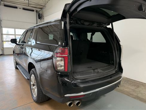 Used 2024 Chevrolet Suburban Premier AWD/4WD image 4