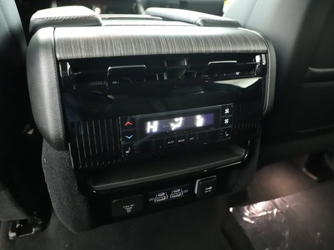 New 2024 Jeep Wagoneer L Series III w/ HD Trailer Tow Package image 14