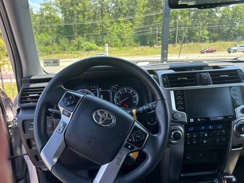 Used 2022 Toyota 4Runner Limited AWD/4WD image 8