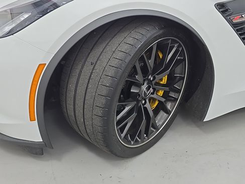 Used 2015 Chevrolet Corvette Z06 w/ 3LZ Preferred Equipment Group image 28