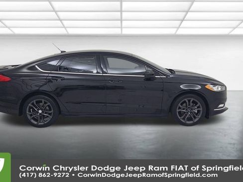 Used 2018 Ford Fusion SE w/ Equipment Group 201A image 2