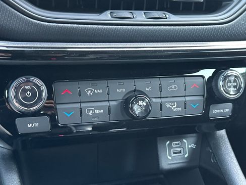 New 2026 Jeep Compass Latitude image 20