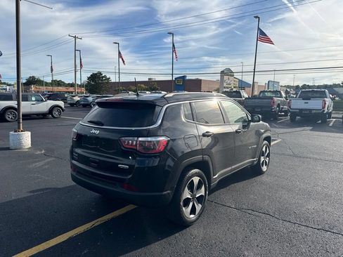 Used 2018 Jeep Compass Latitude w/ Popular Equipment Group AWD/4WD image 5
