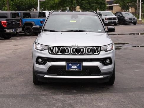 Used 2025 Jeep Compass Limited AWD/4WD image 4