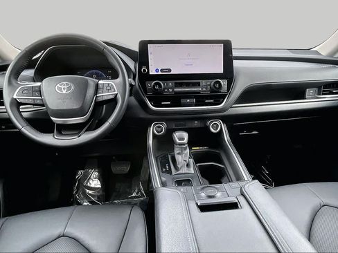 Used 2025 Toyota Grand Highlander AWD image 31