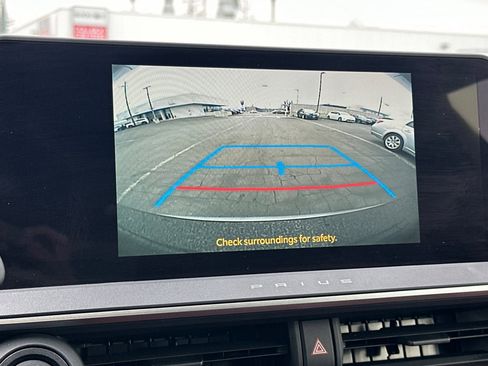 Used 2025 Toyota Prius SE image 19