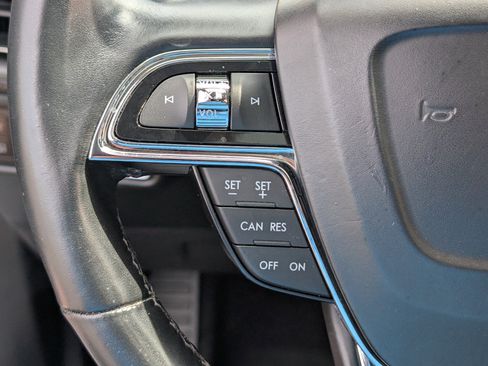 Used 2022 Lincoln Nautilus Reserve image 21