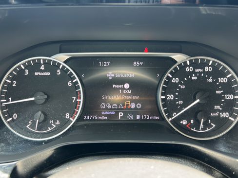Used 2025 Nissan Pathfinder SL FWD image 28