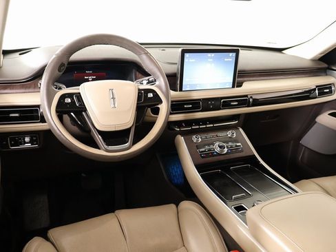 Used 2022 Lincoln Aviator Reserve w/ Equipment Group 201A image 2