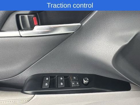 Used 2019 Toyota Camry L image 17