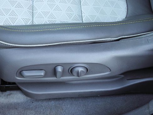 Used 2022 Chevrolet Bolt EUV Premier w/ Launch Edition image 22