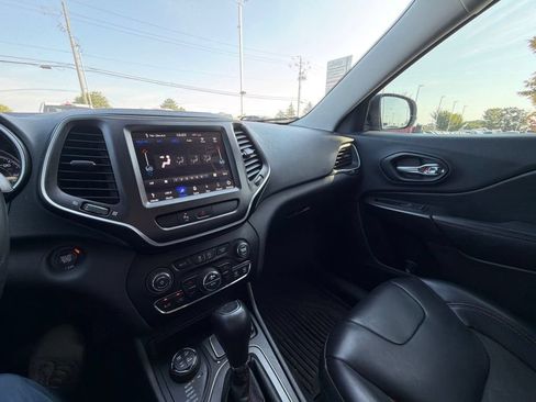 Used 2019 Jeep Cherokee Trailhawk w/ Trailer Tow Group AWD/4WD image 13