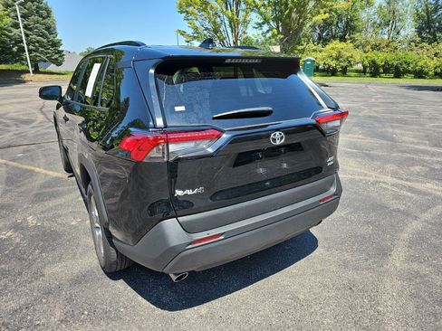 Used 2025 Toyota RAV4 XLE AWD/4WD image 3