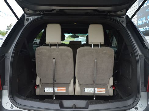 Used 2014 Ford Explorer XLT w/ Equipment Group 202A FWD image 9