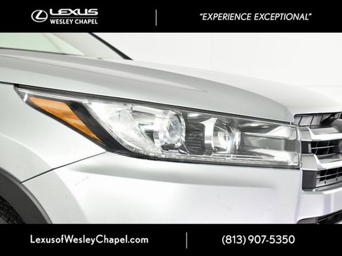 Used 2017 Toyota Highlander Limited image 3