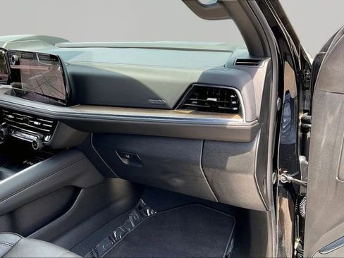 Used 2025 Chevrolet Tahoe High Country AWD/4WD image 19