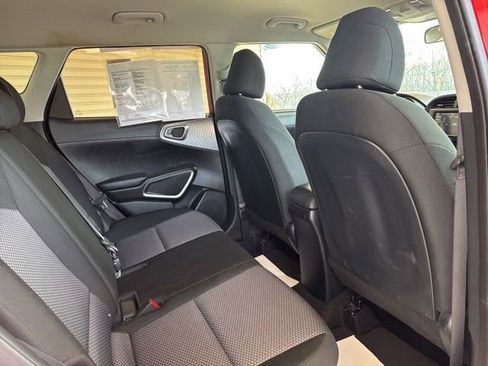 Used 2024 Kia Soul LX w/ Option Group 015 FWD image 5