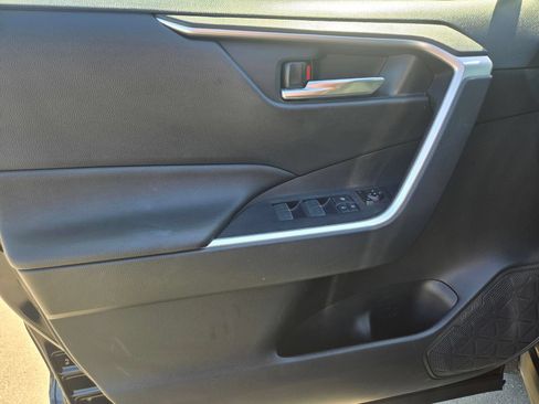 Used 2022 Toyota RAV4 SE w/ Convenience Package AWD/4WD image 16