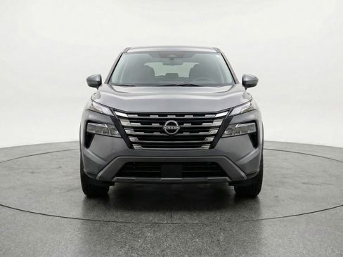 Used 2025 Nissan Rogue SV image 2