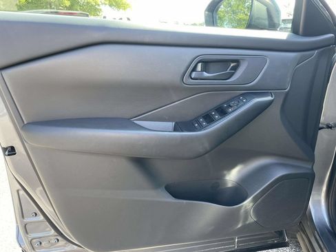 Used 2025 Nissan Rogue S FWD image 16