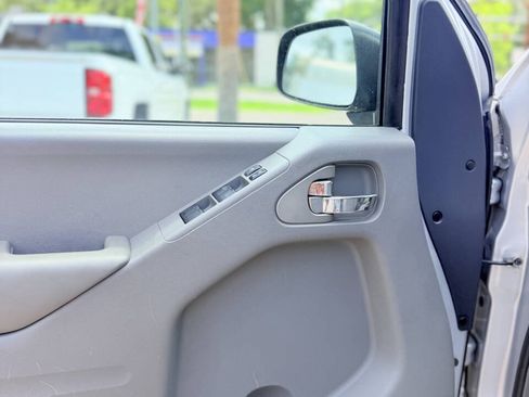Used 2018 Nissan Frontier SV AWD/4WD image 12
