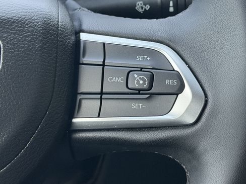 Used 2025 Jeep Compass Latitude AWD/4WD image 29