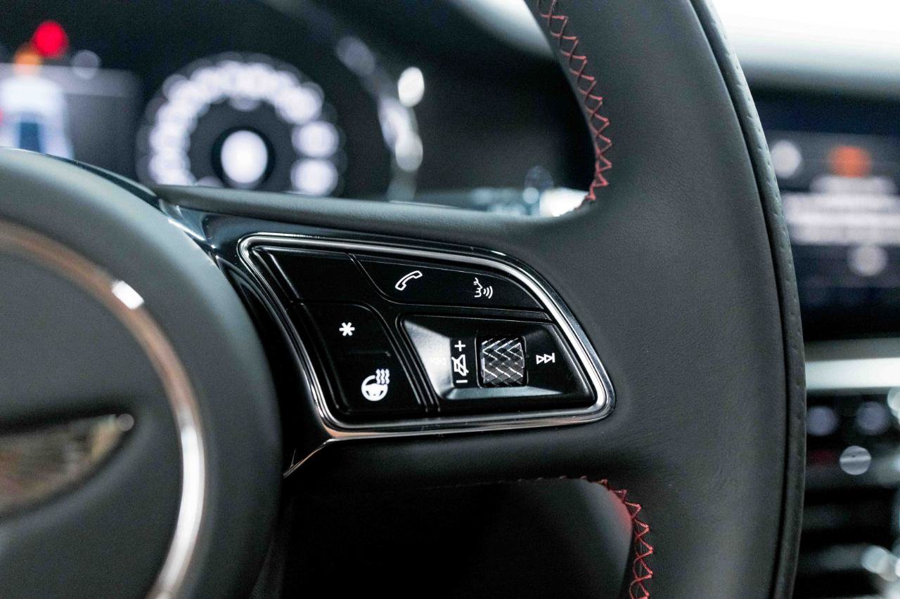 Used 2025 Bentley Flying Spur Plug-In Hybrid AWD/4WD image 45