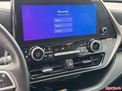 Used 2023 Toyota Highlander Limited image 25