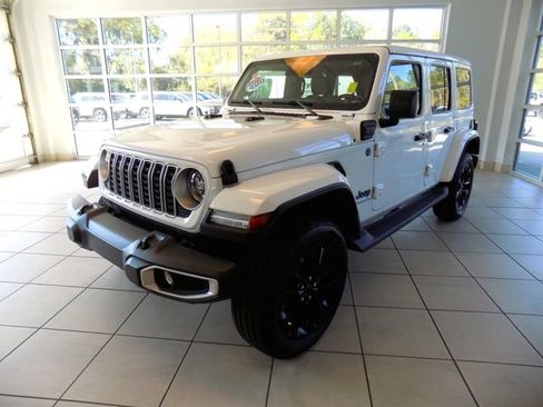 Certified 2025 Jeep Wrangler Unlimited Sahara AWD/4WD image 3