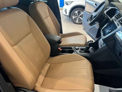 Used 2024 Volkswagen Tiguan SE AWD/4WD image 21
