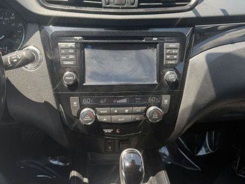 Used 2018 Nissan Rogue Sport SL w/ SL Premium Package FWD image 17