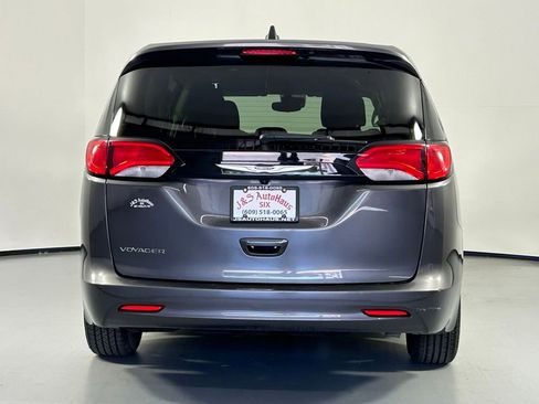 Used 2023 Chrysler Voyager LX FWD image 3