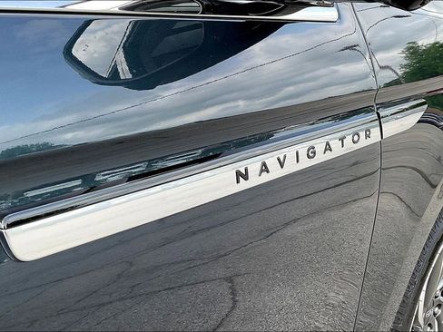 Used 2025 Lincoln Navigator Reserve AWD/4WD image 34