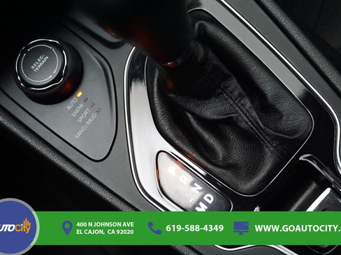Used 2019 Jeep Cherokee Limited AWD/4WD image 24