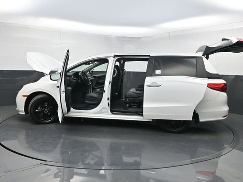 Used 2024 Honda Odyssey Touring image 42