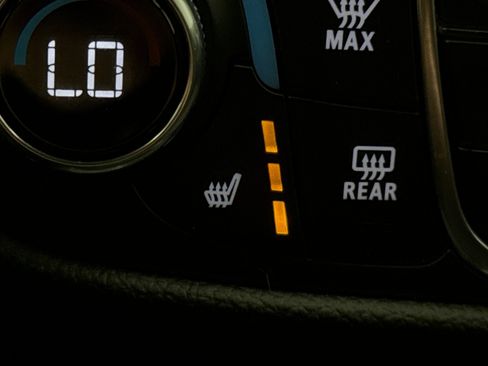 Used 2023 Chevrolet Equinox LT FWD image 18