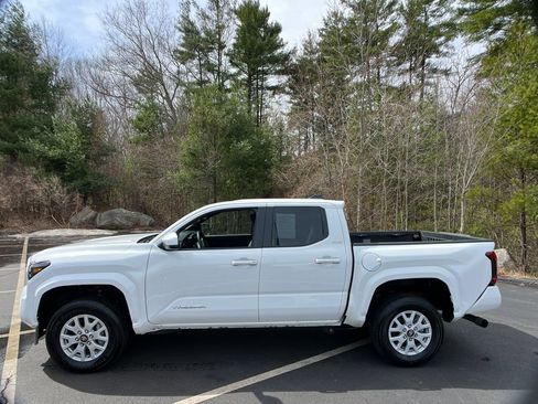 Used 2025 Toyota Tacoma SR5 image 2