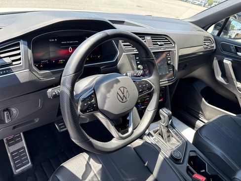 Used 2024 Volkswagen Tiguan SE R-Line AWD/4WD image 4