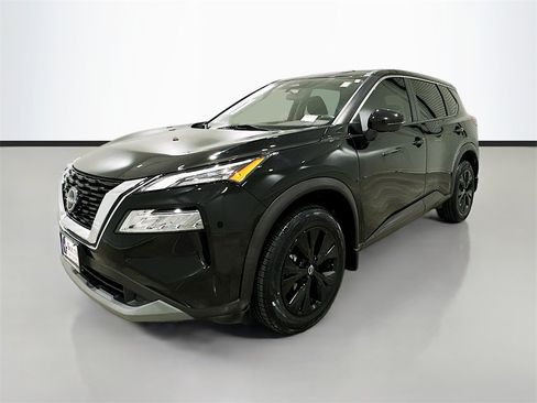 Used 2022 Nissan Rogue SV image 3