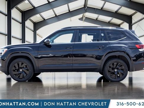 Used 2024 Volkswagen Atlas SE FWD image 2